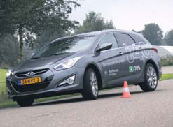 Hyundai i40 test slalom