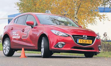Mazda3 testverslag slalom