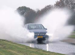 Mercedes-Benz B Klasse testverslag waterbak