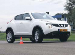 Nissan Juke testverslag slalom