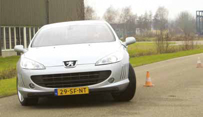 Peugeot 407 coupe test slalom