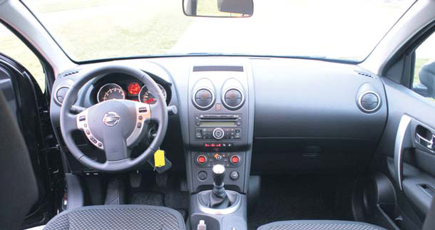 Nissan Qashqai 2WD Acenta test interieur