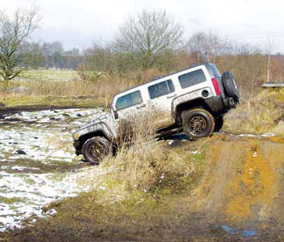 Hummer H3 Executive test downhill