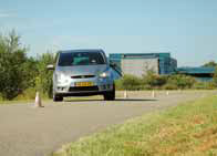 Ford S-MAX 2.5t test slalom