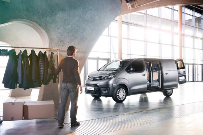 Toyota introduceert volledig nieuwe PROACE bedrijfswagenlijn op Nederlandse markt