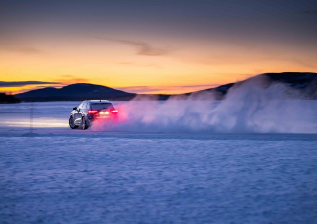 Audi test prototype Q6 e-tron in de vrieskou