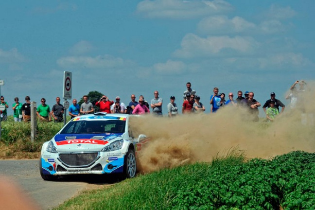 Kevin Abbring schittert met Peugeot 208 T16 in Rally van Ieper