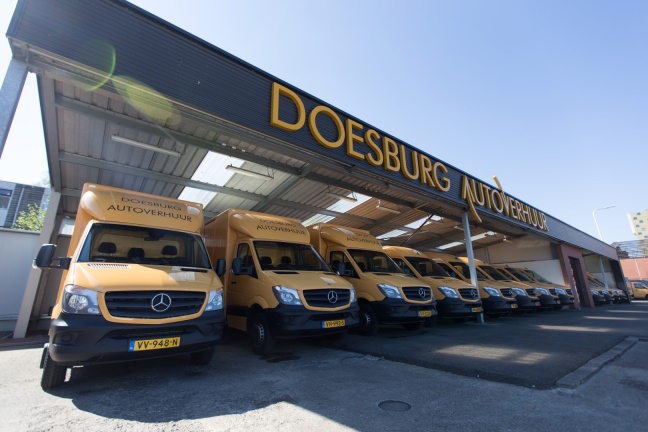Aflevering tien Mercedes-Benz auto&#039;s bij Doesburg Autoverhuur