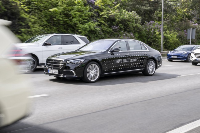 Hooggeautomatiseerd rijden: DRIVE PILOT van Mercedes-Benz nu leverbaar in Duitsland