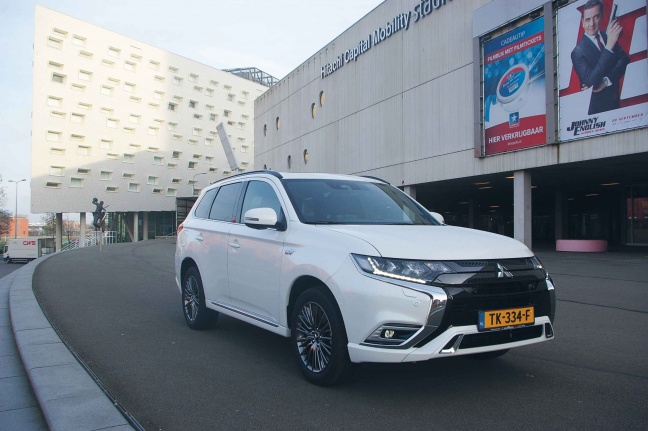 De nieuwe Mitsubishi Outlander PHEV (S-EDITION) geeft elektrisch rijden een nieuwe dimensie!