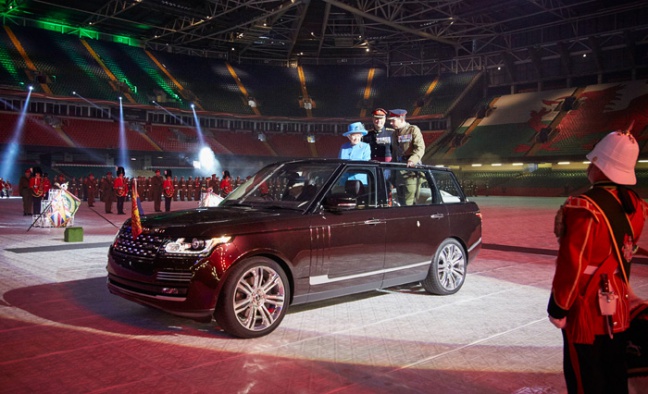 Nieuwe hybride 'state review' Range Rover voor Britse koningshuis