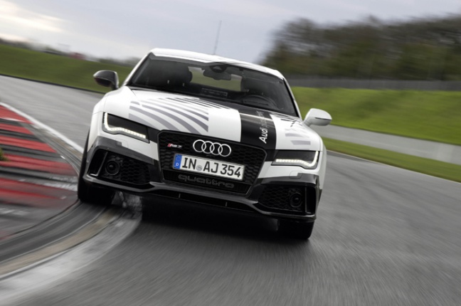 Audi zet nieuwe maatstaf met zelfrijdende auto op racesnelheid