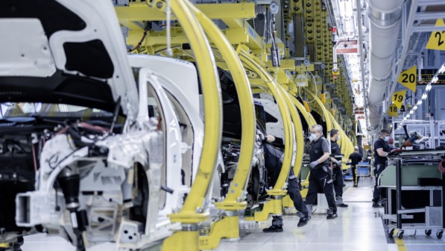 Productie hervat in personenwagenfabrieken van Mercedes-Benz