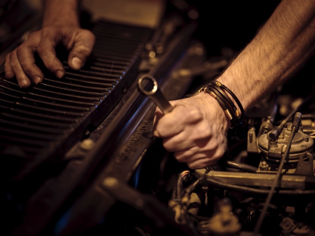 6 kleine reparaties aan je auto die je zelf kunt uitvoeren