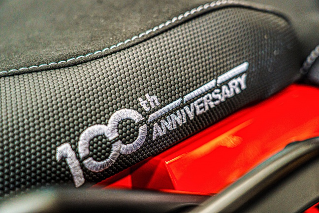 Suzuki introduceert extra complete 100th Anniversary accessoirepakketten