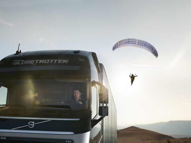 Spectaculaire Volvo Trucks Live Test ‘The Flying Passenger’