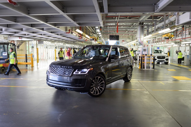 Eerste Range Rover geproduceerd volgens 'social distancing'-maatregelen