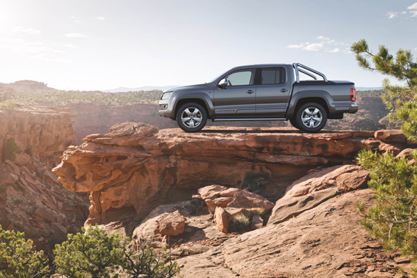 VW Amarok desert side