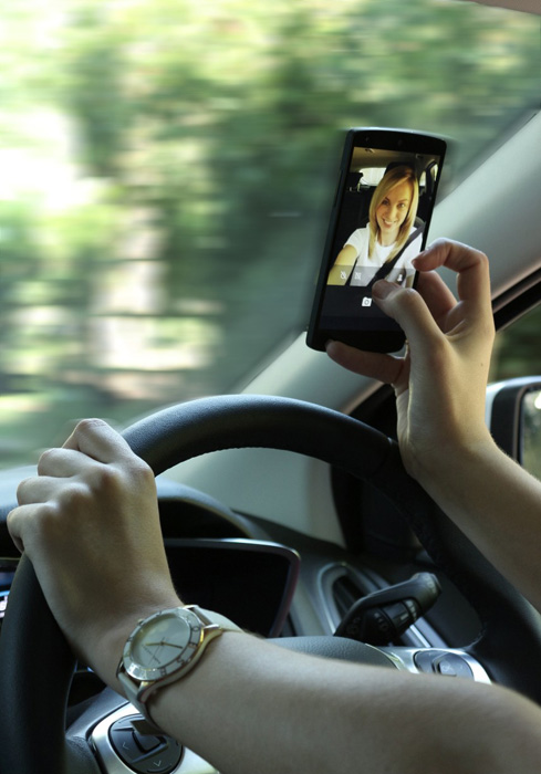 Woman selfie and driving2