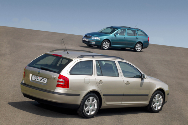 SKODA produceert 500000 exemplaren Octavia back front