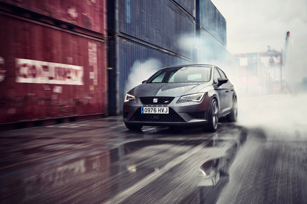 SEAT Leon Cupra grey action