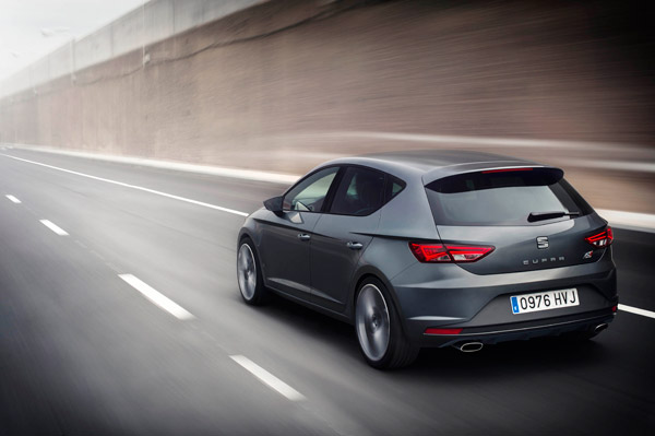 SEAT Leon Cupra grey back driving