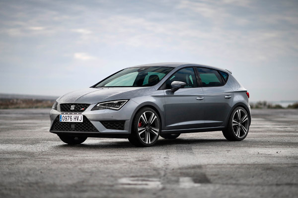 SEAT Leon Cupra grey dynamic