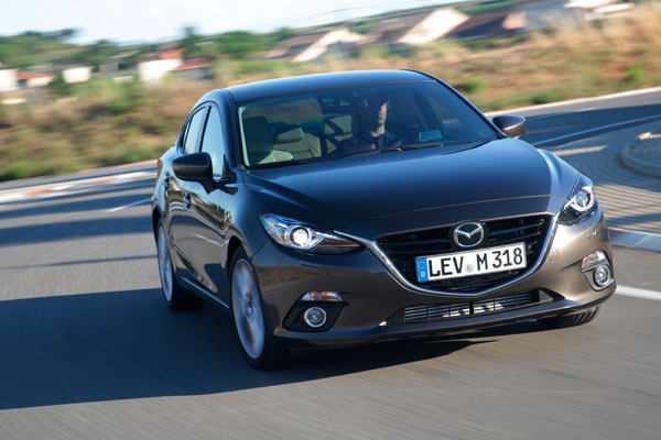 Mazda3 2013 Sedan driving2