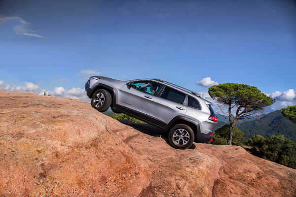 JEEP Cherokee Trailhawk hillclimb