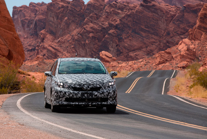 Toyota test waterstofauto FCHV vrieskou Amerika en Canada front