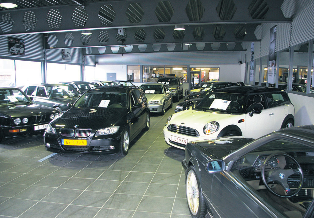 Ensing Automobielen showroom2