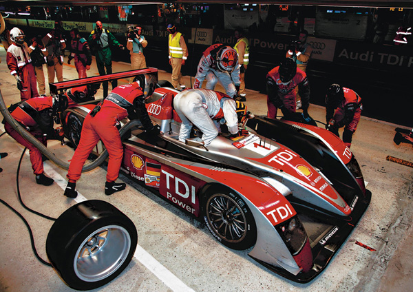 Audi 25 Jaar TDI pitstop LeMans