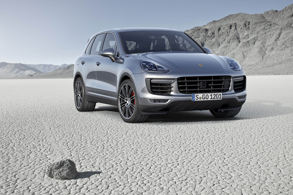 Nieuwe Porsche Cayenne grey still