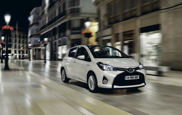 De nieuwe Toyota Yaris white city