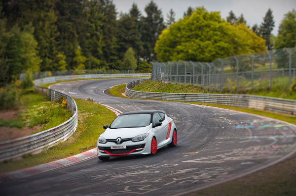 Renault Megane RS 275 Trophy record dynamic