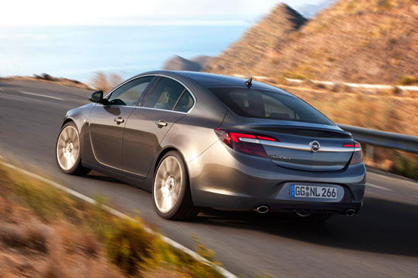 Opel Insignia 100000 orders back