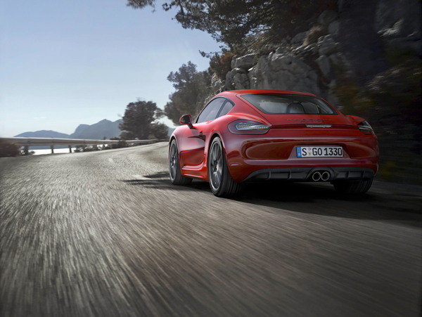 Porsche Cayman GTS back dynamic