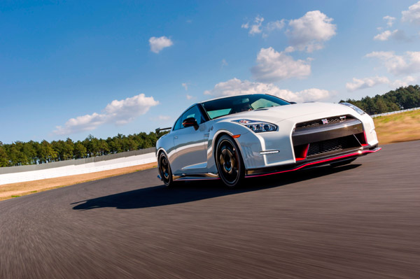 Nissan GT-R dynamic