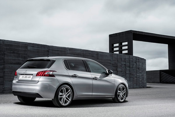 Peugeot 308 Auto van het Jaar 2014 back