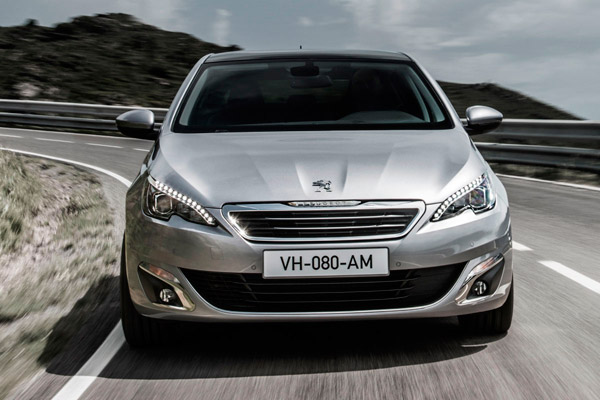 Peugeot 308 Auto van het Jaar 2014 front