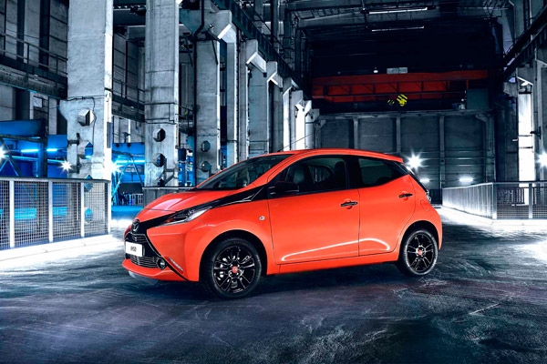 Nieuwe Toyota AYGO X-factor red dynamic