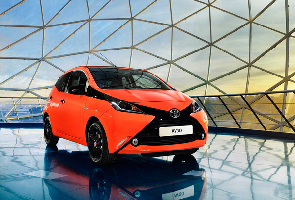 Nieuwe Toyota AYGO X-factor red front