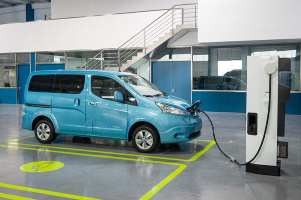 Nissan e-NV200 charging