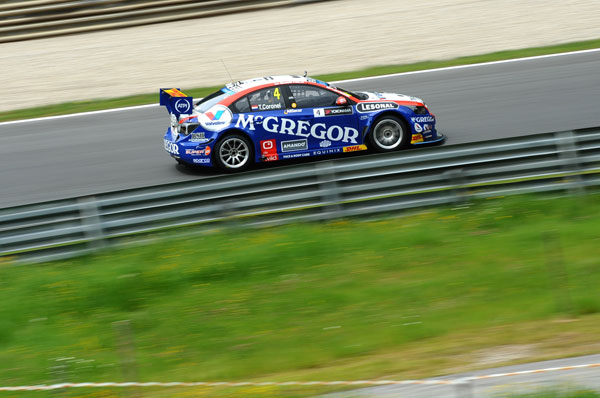 Tom Coronel eerste podium 2014 WTCC action side