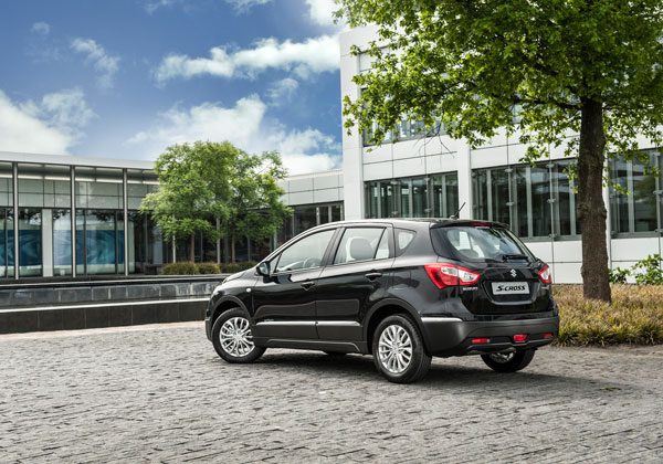 Suzuki S-Cross Urban back