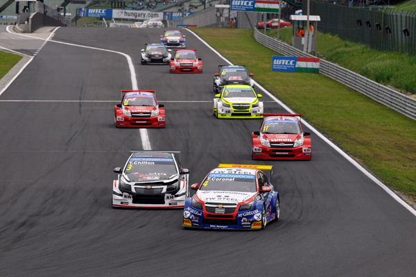 Tom Coronel WTCC Hongarije action3