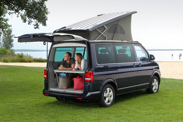 Volkswagen Camper couple beach