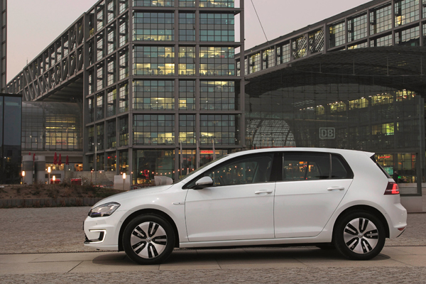 Volkswagen Golf Easy Electric zijkant