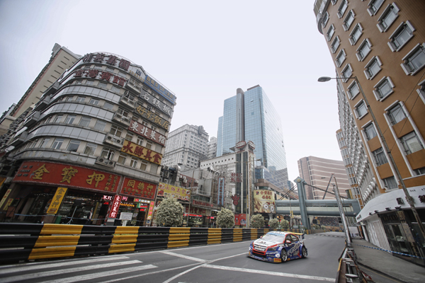 Tom Coronel WTCC Macau 2014 dynamic