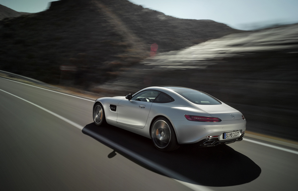 Nieuwe Mercedes-AMG GT grey back driving